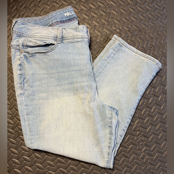 Wallflower Denim - Wallflower Women's Light Blue Straight Leg Crop Jeans